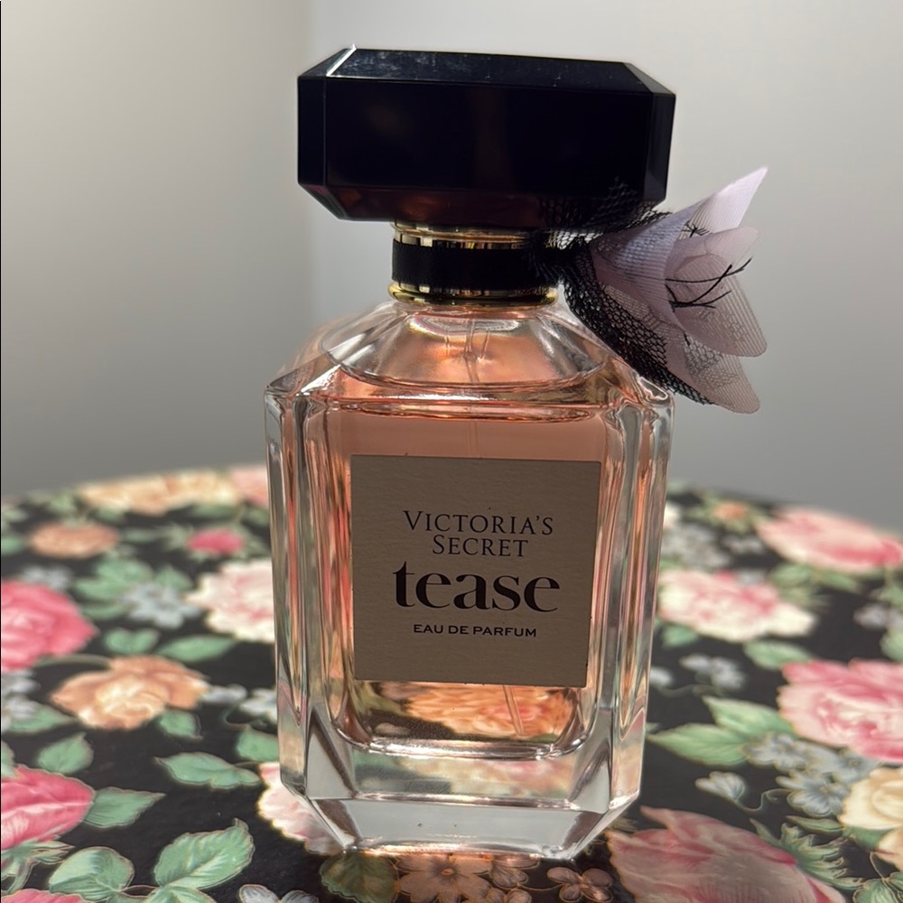 Victoria's Secret Tease Perfume with Black Cap 3.4 oz